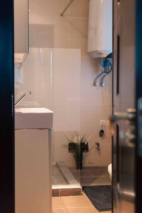 Appartamento Cozy Studio In The Heart Of Bucarest Esterno foto